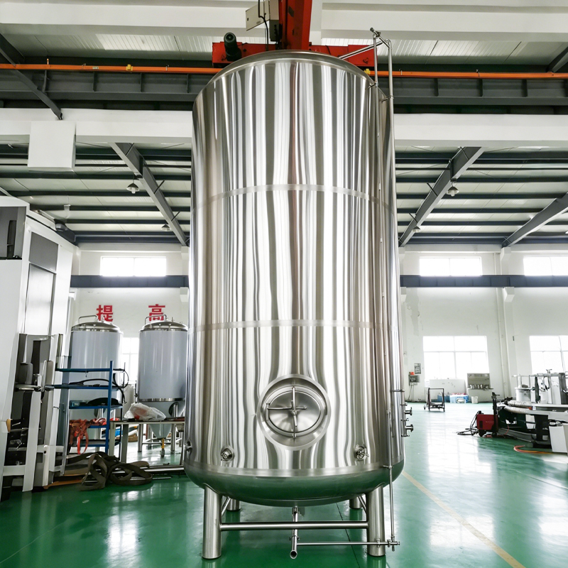 Insulated SS316L Holding Tank for Sensitive Fluids 